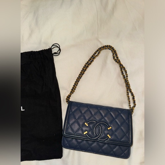 CHANEL Caviar Quilted CC Filigree Wallet On Chain WOC Navy - Picture 8 of 10